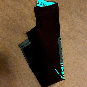 Black UNDER ARMOUR compression leggings